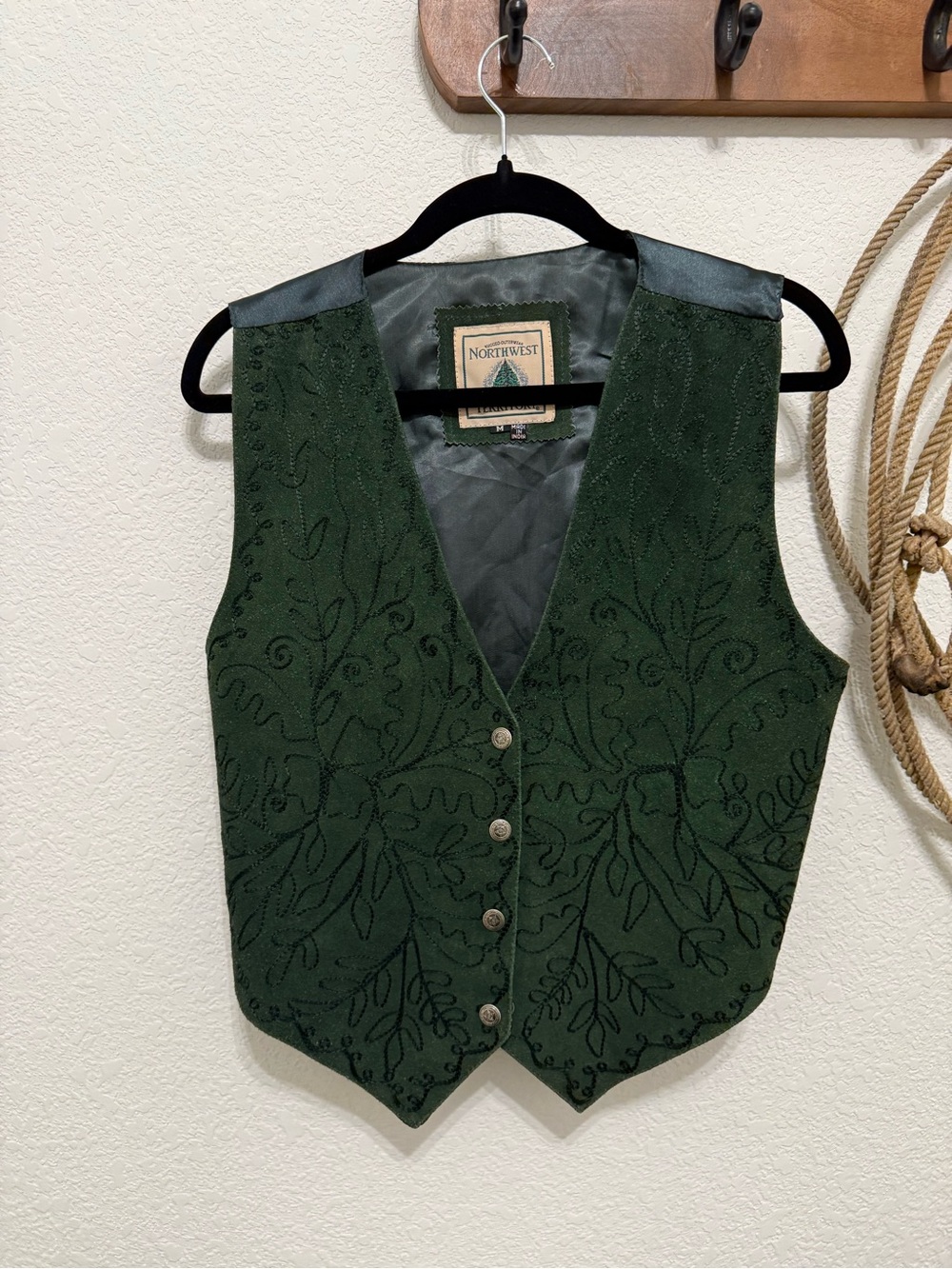 VTG Northwest Territory Embroidered Forest Green Suede Vest – Size M